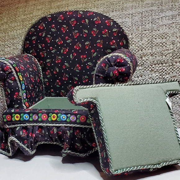 Vintage Mary Englebreit Plush Armchair with hidden box under cushion - Picture 2 of 9